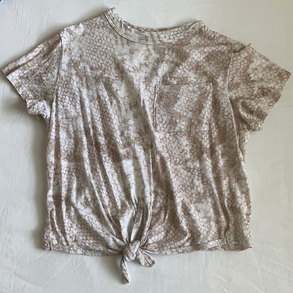 Oliviaceous snake front knot tee - Picture 1 of 3